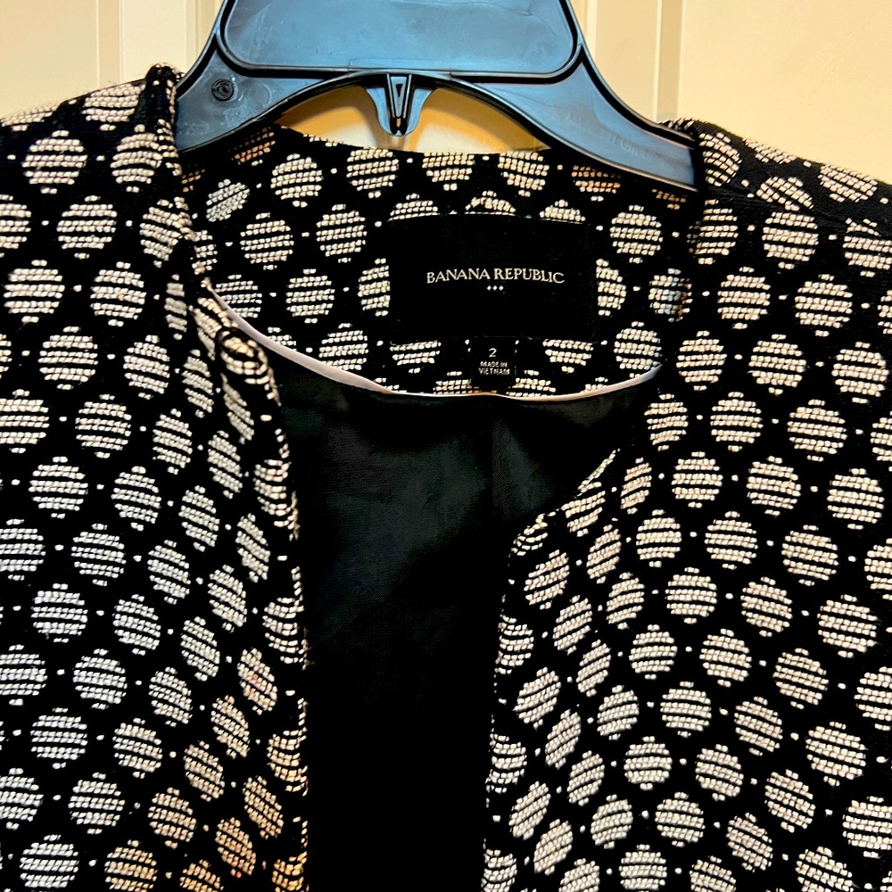 Banana republic collarless blazer black and white. Great condition.